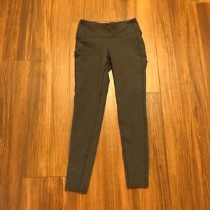Gap Fit gray workout leggings
